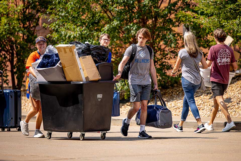 One of the most exciting days on campus, Saint ˻ֱ University welcomed the Class of 2027 to St. ˻ֱ Thursday morning, kicking off the brand new school year, one with plenty of opportunity and possibilities. 