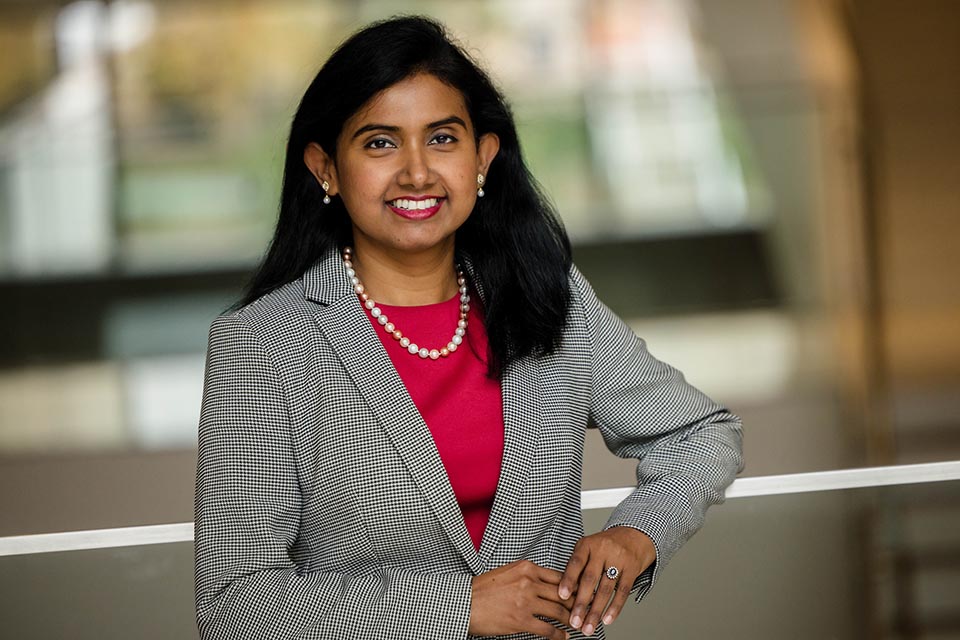 Farzana Hoque, M.D., associate professor of internal medicine and acting internship co-director at Saint ˻ֱ University’s School of Medicine, is the president of SHM’s St. ˻ֱ Chapter. The Unsung Hero award is given to a chapter leader who has positively influenced SHM behind the scenes with a positive attitude and a willingness to support other chapter members. 
