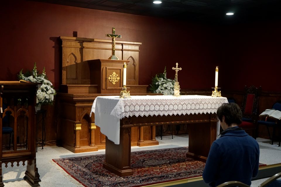Members of the Jesuit Conference of Canada and the United States are hitting the road during the Lenten season, bringing the relics of St. Jean de Brébeuf to cities across Canada and the United States. The tour stops in St. ˻ֱ on Sunday, Feb. 25, at the Cathedral Basilica of St. ˻ֱ. SLU’s Catholic Studies program hosts an hour of veneration during the stop.