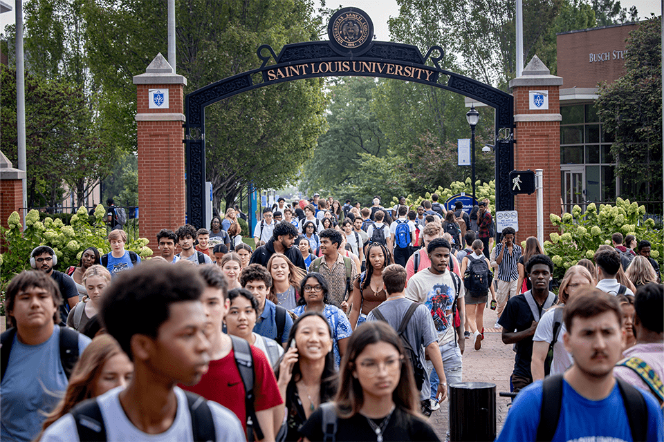 Students walk to class on a sunny day on Saint ˻ֱ University's campus.