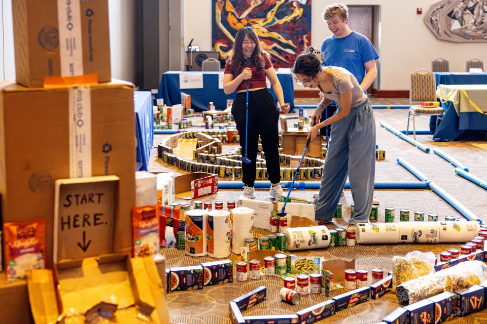The Saint ˻ֱ University community stocked Billiken Bounty's shelves this week by playing through a mini golf course built out of shelf-stable food items. The event provided more than $2,600 in food and pantry items for the food pantry. 