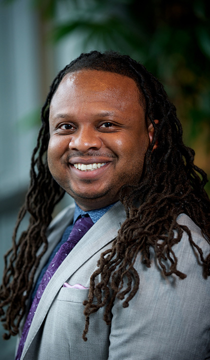 Keon Gilbert of Saint ˻ֱ University's College for Public Health and Social Justice